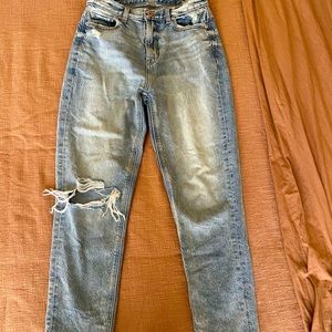 American Eagle High Waisted Mom Jean